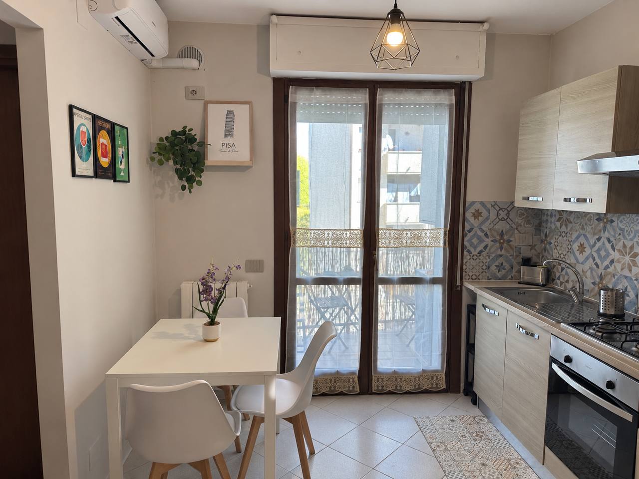 Kitchen dining area